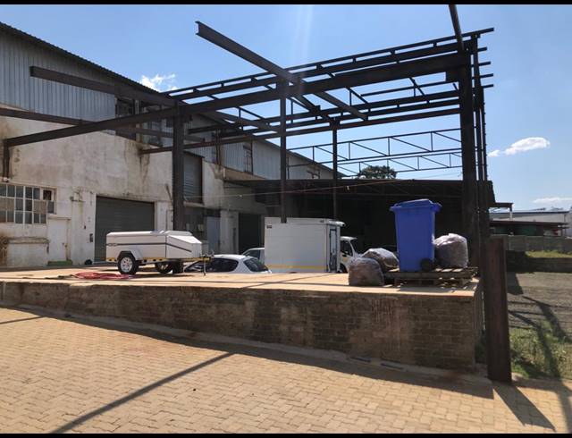 3,000M² WAREHOUSE FOR SALE IN BOLTONIA
